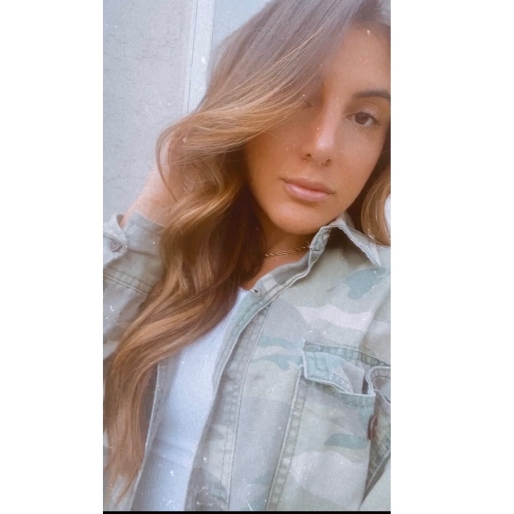 Meet your Posher, Danamarie